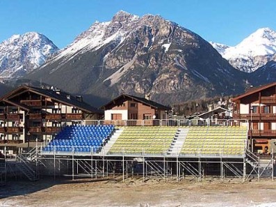 Tribuna in multidirezionale con balcone frontale